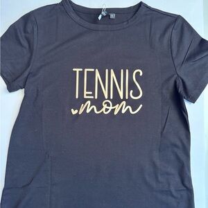 Black 'Tennis Mom' Women’s T-Shirt